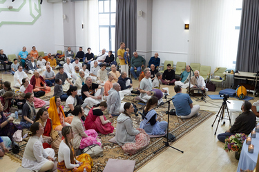 Вдохновляющие семинары, лекции по Шримад-Бхагаватам и незабываемые киртаны