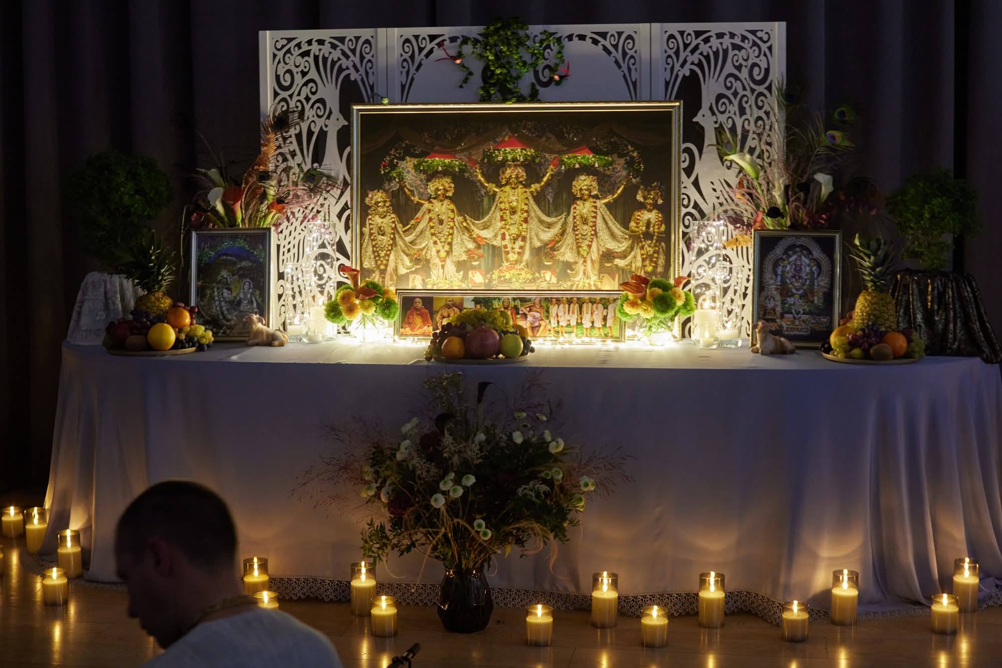 Вдохновляющие семинары, лекции по Шримад-Бхагаватам и незабываемые киртаны